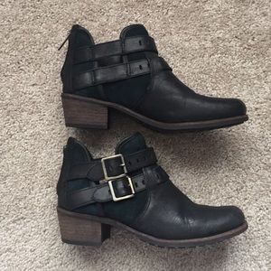 Ugg ankle boots sz 5.5